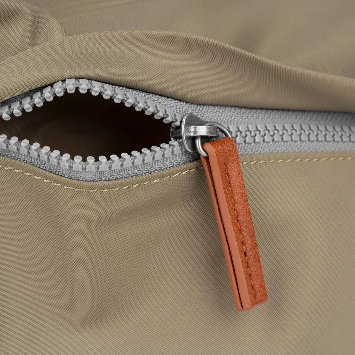 Kennington Crossbody Bag in Taupe