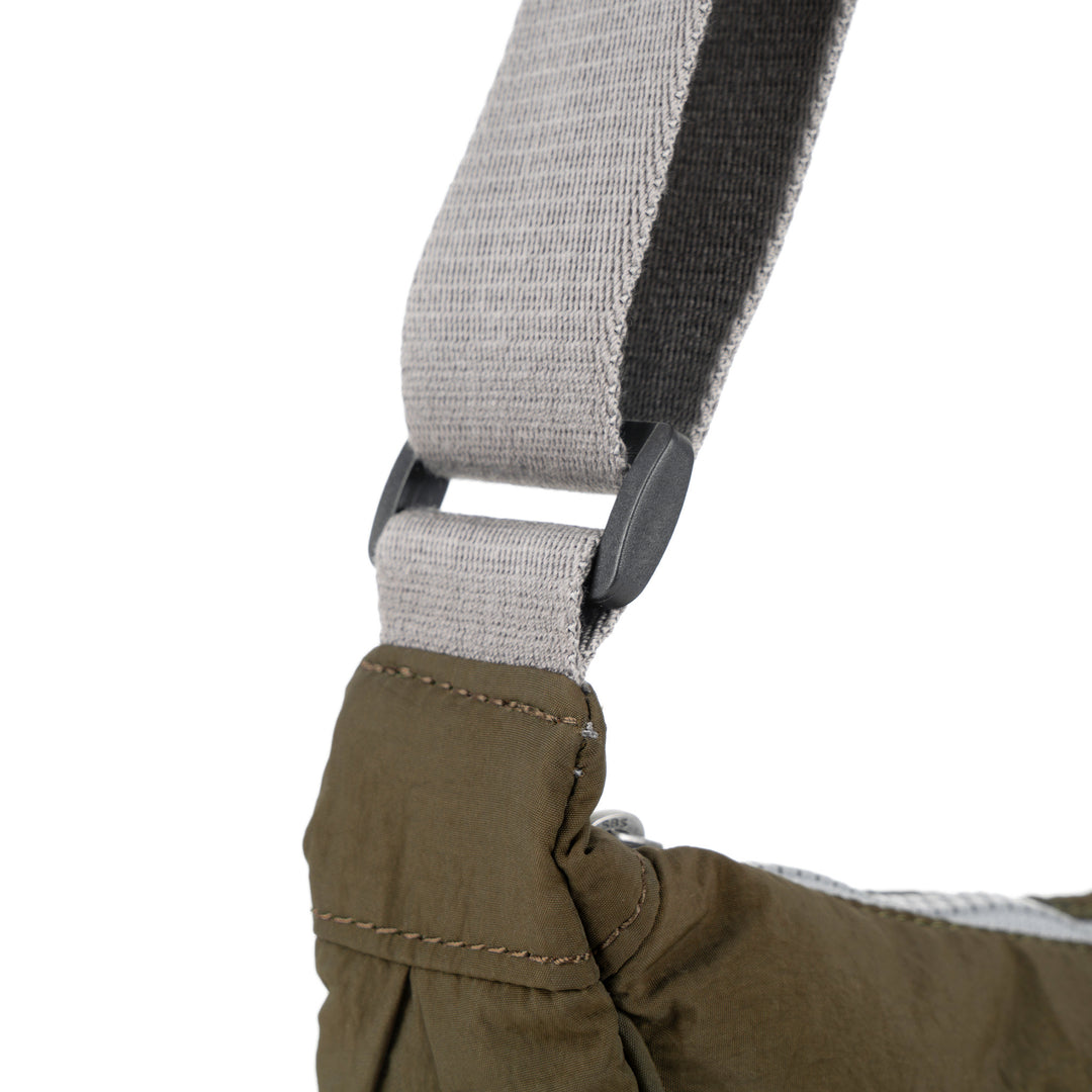 Farringdon Half Moon Bag in Moss