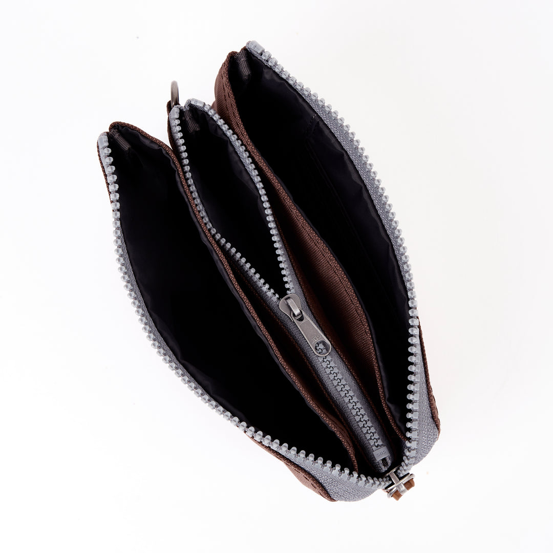 Carnaby Wallet in Cocoa With Strap