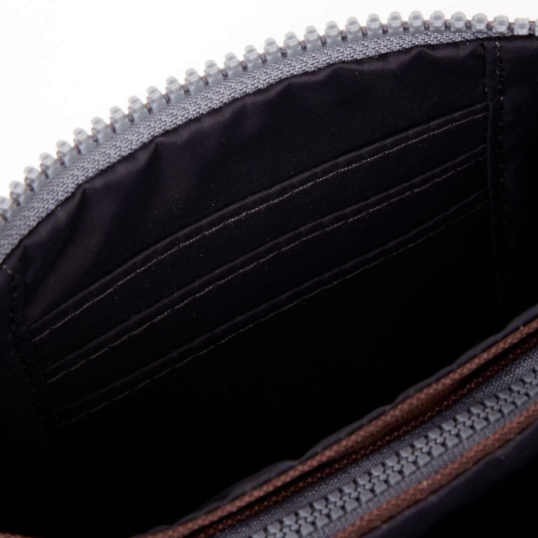 Carnaby Wallet in Cocoa With Strap