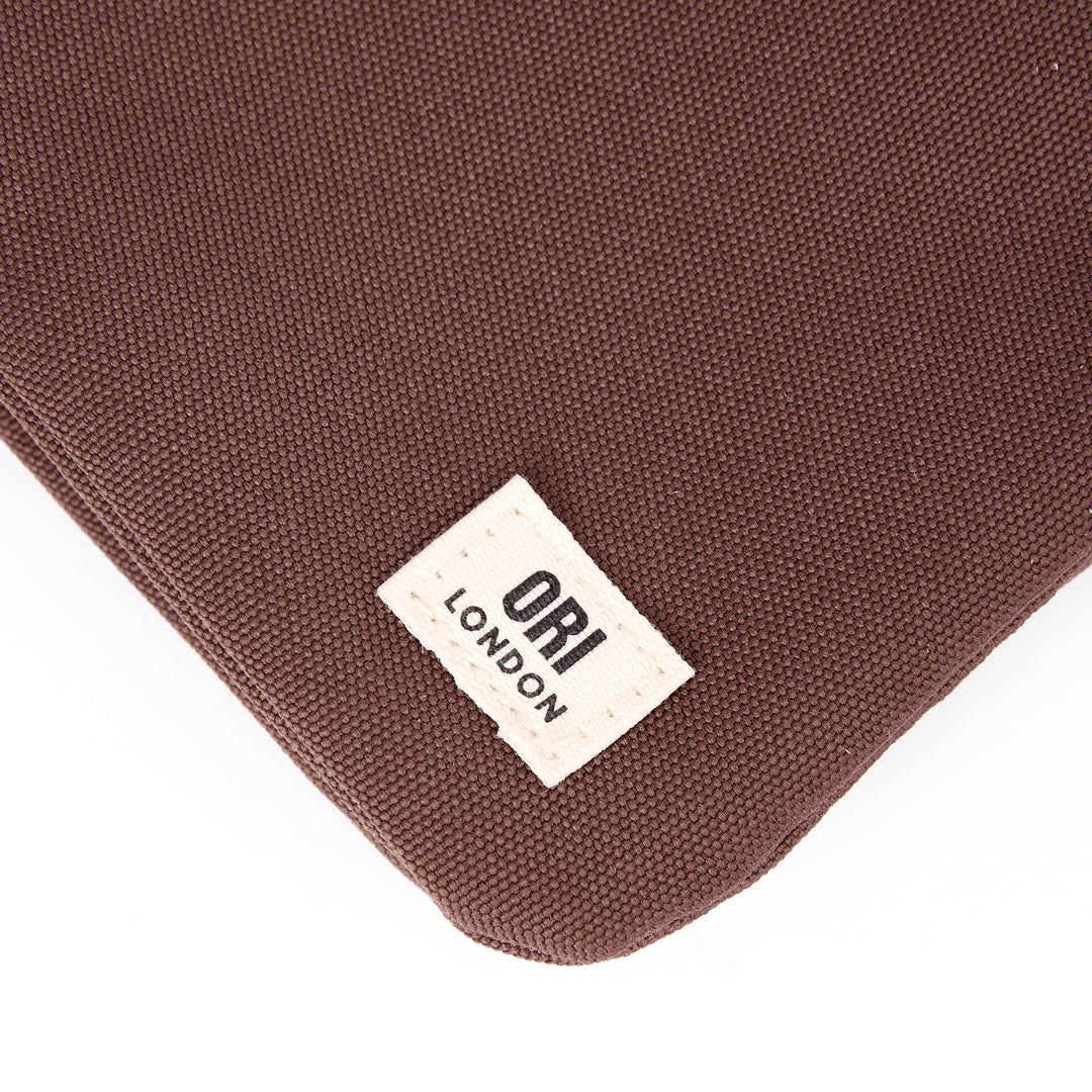 Carnaby Wallet in Cocoa With Strap