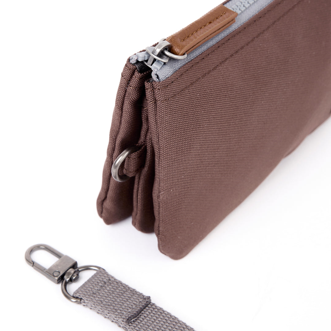 Carnaby Wallet in Cocoa With Strap