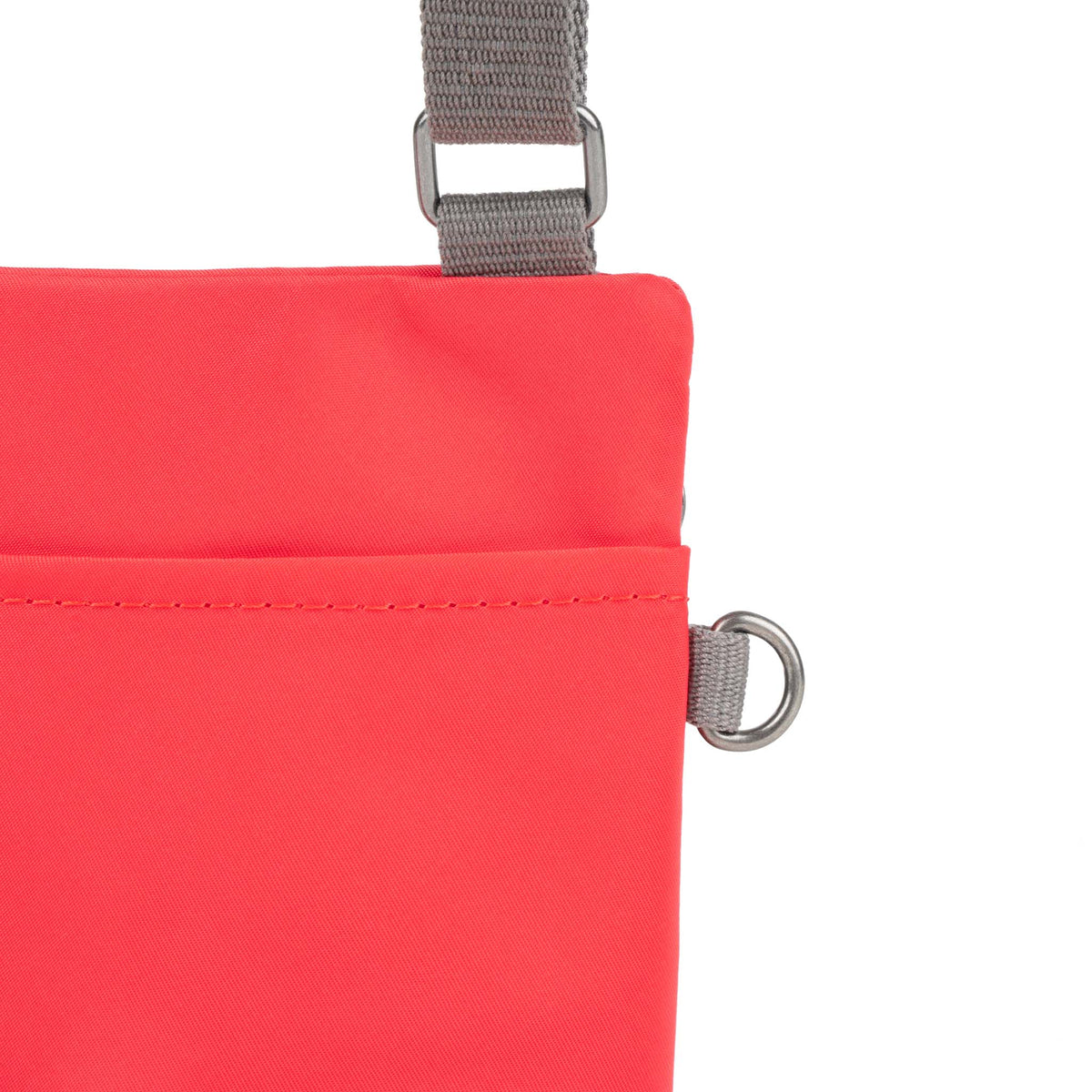 Chelsea Pocket Sling Bag in Poppy