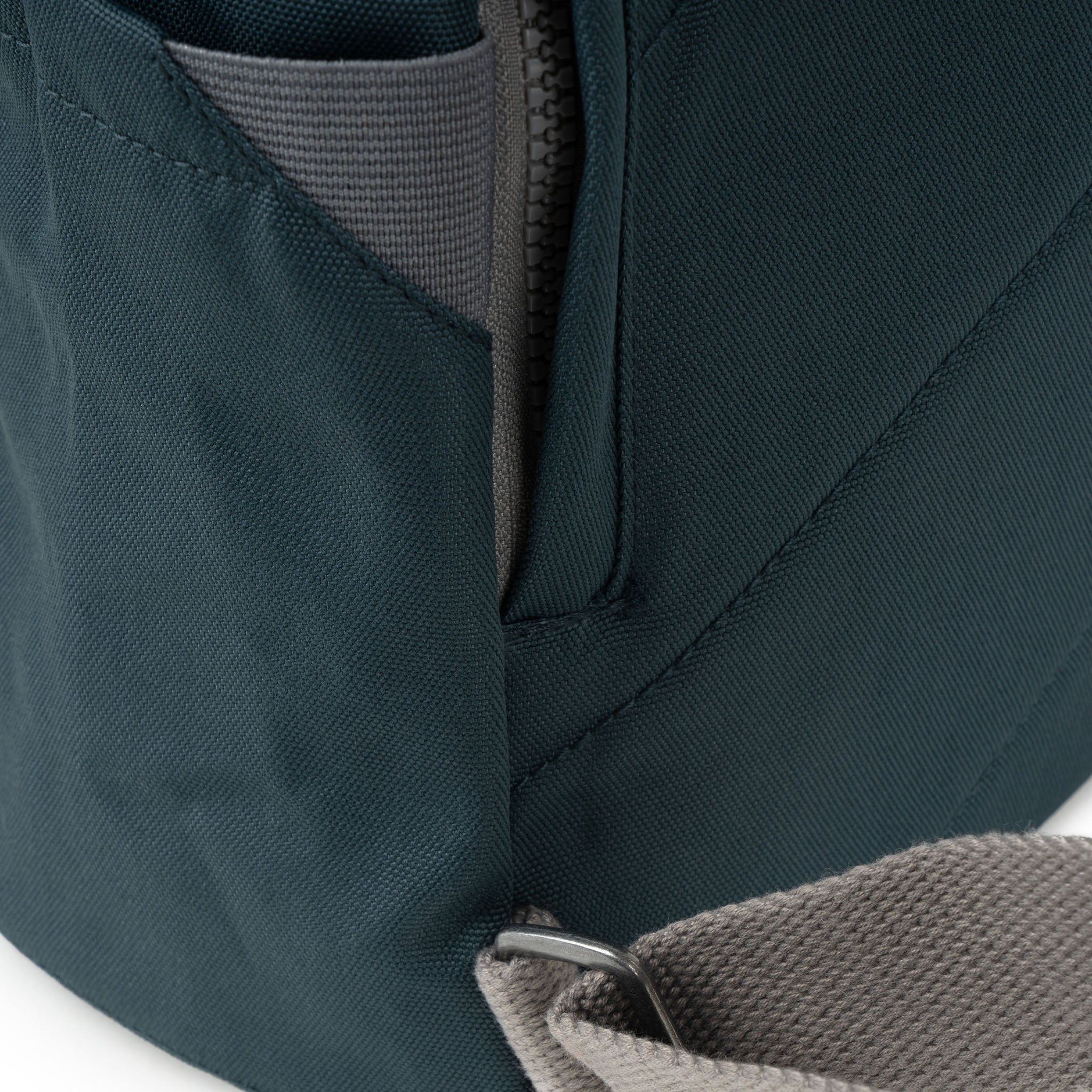 Finchley A Sustainable Smoke (Canvas) | ORI London