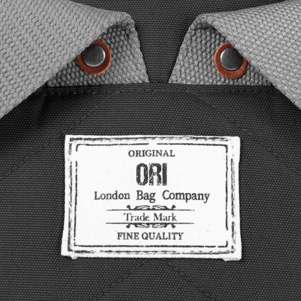 Finchley Backpack in Carbon