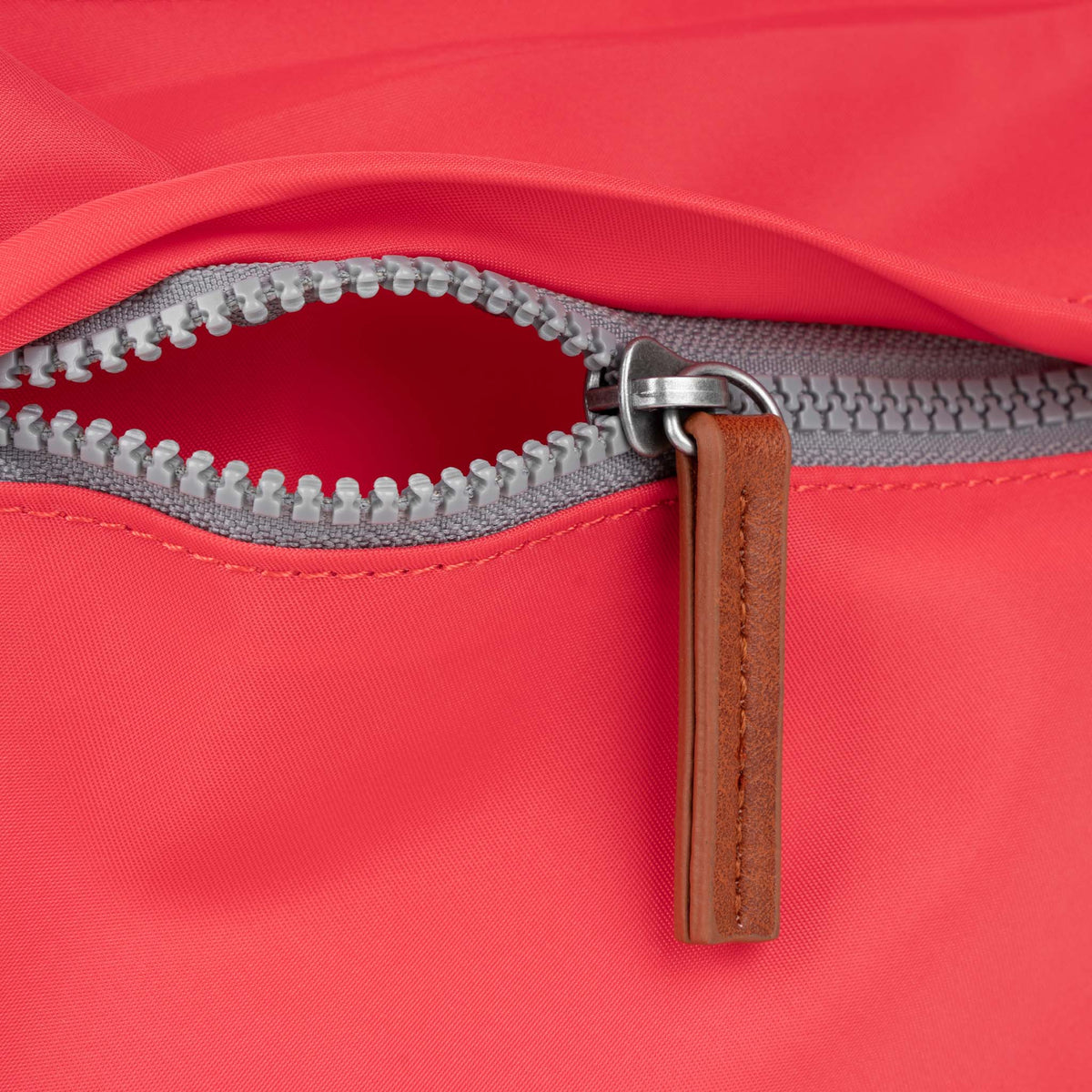 Kennington Crossbody Bag in Poppy
