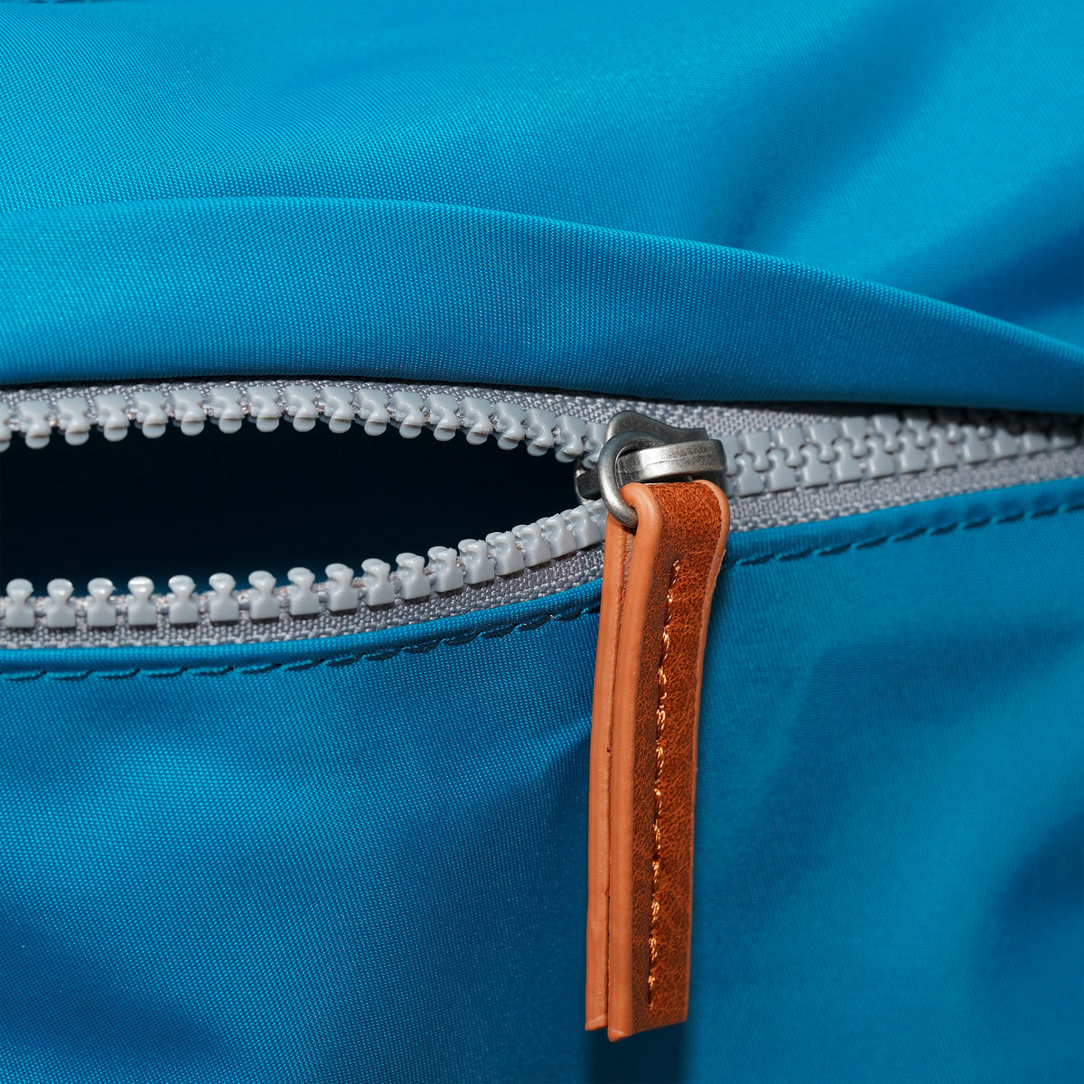Kennington Crossbody Bag in Seaport