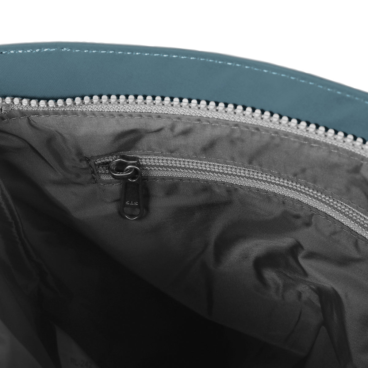 Kennington Crossbody Bag in Airforce
