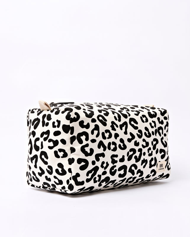 Maygrove Wash Bag in Summer Leopard