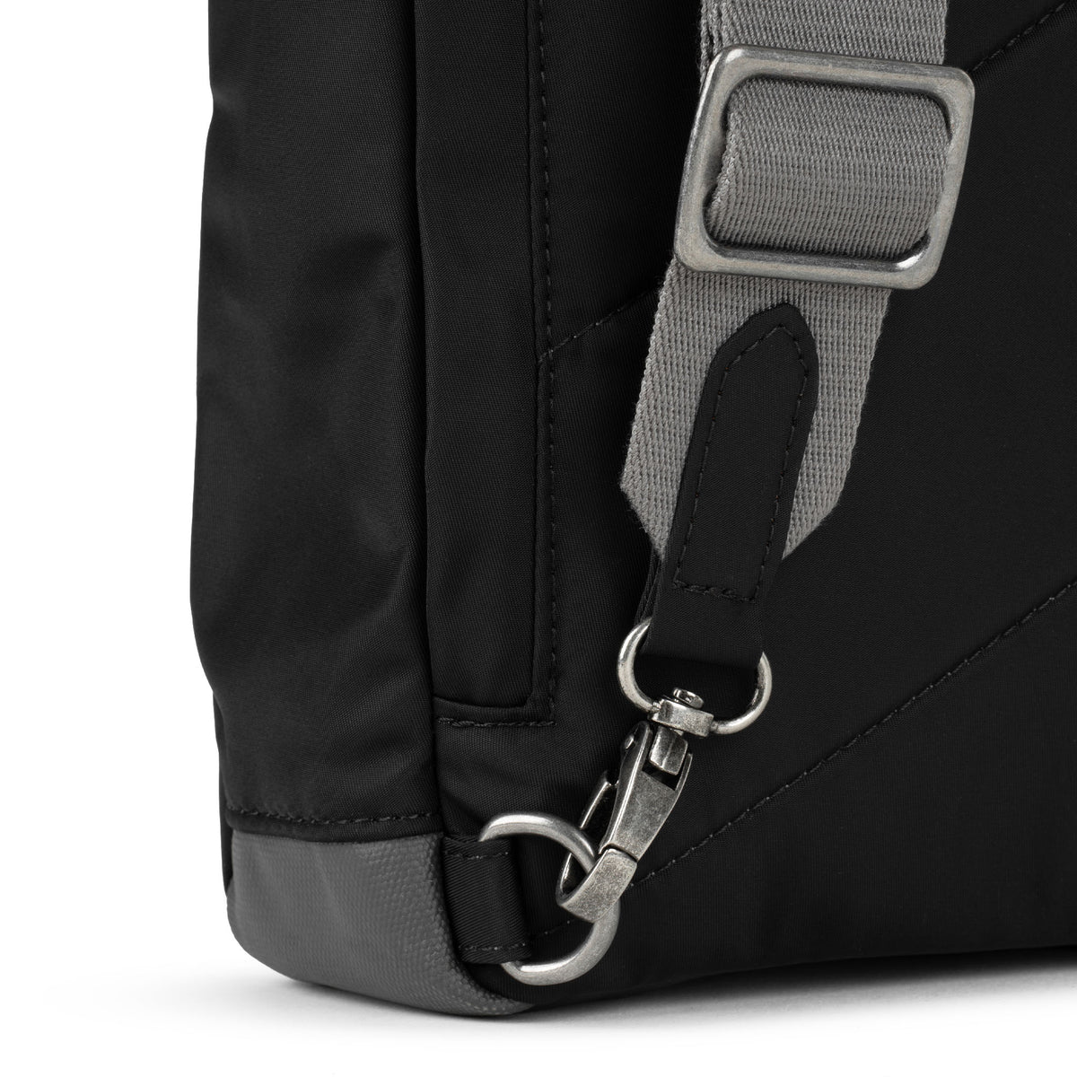 Willesden XL Sling Bag in Black