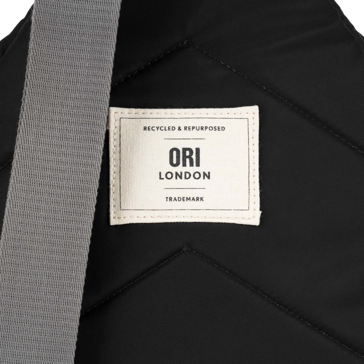 Willesden XL Sling Bag in Black
