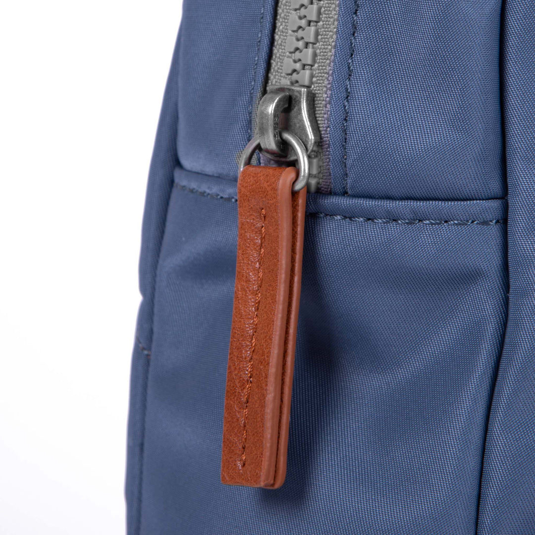 Willesden Sling Bag in Airforce