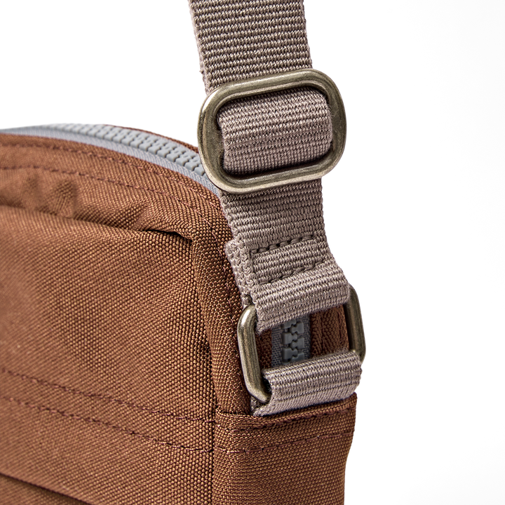 Bond Pocket Crossbody Bag in Cinnamon