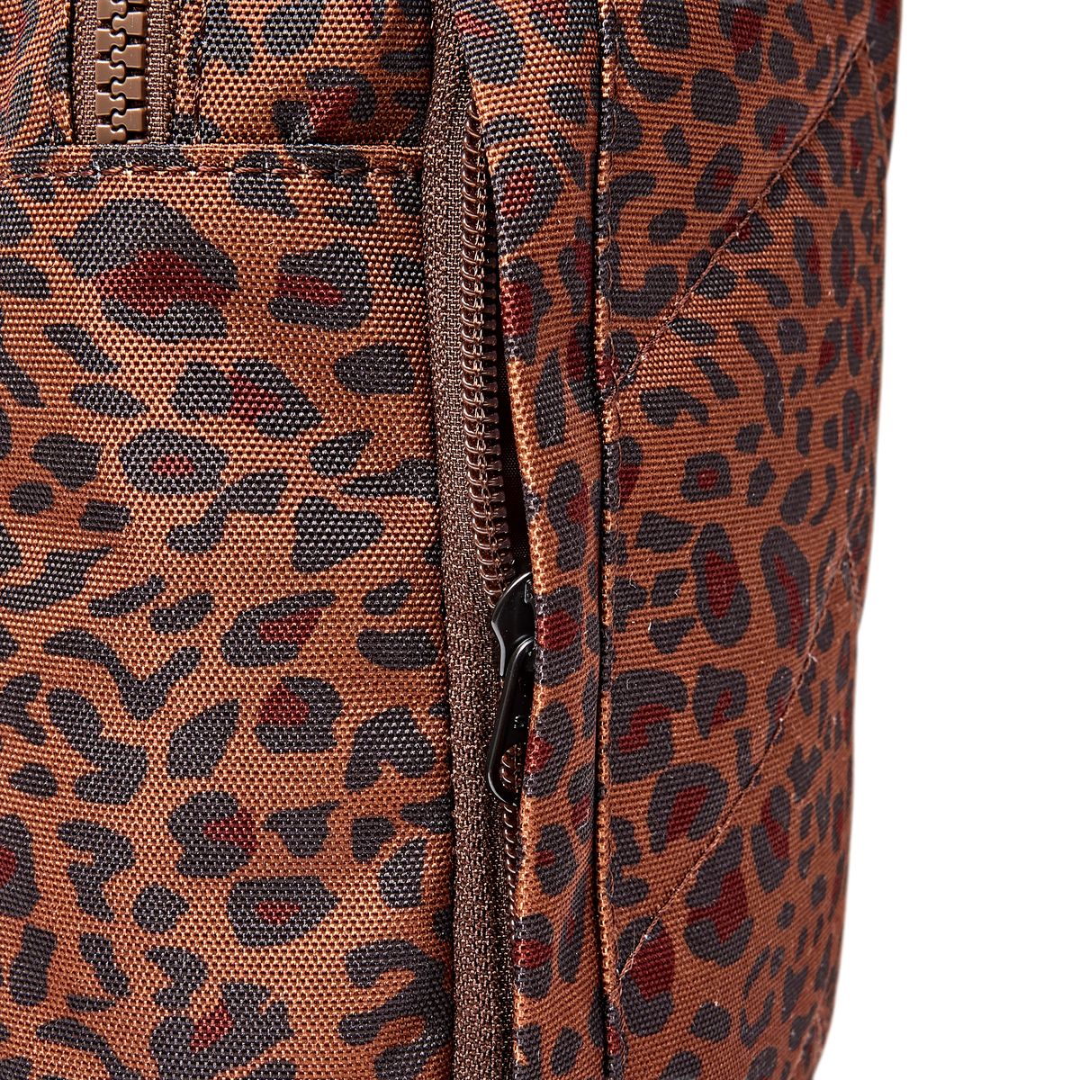 Willesden Sling Bag in Mini Leopard
