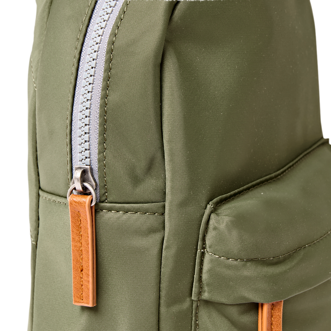 Willesden Sling Bag in Chive