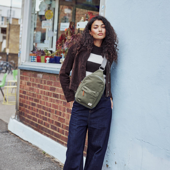 Willesden Sling Bag in Chive
