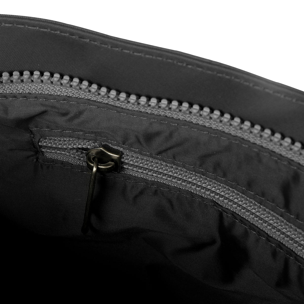 Kennington Crossbody Bag in Graphite