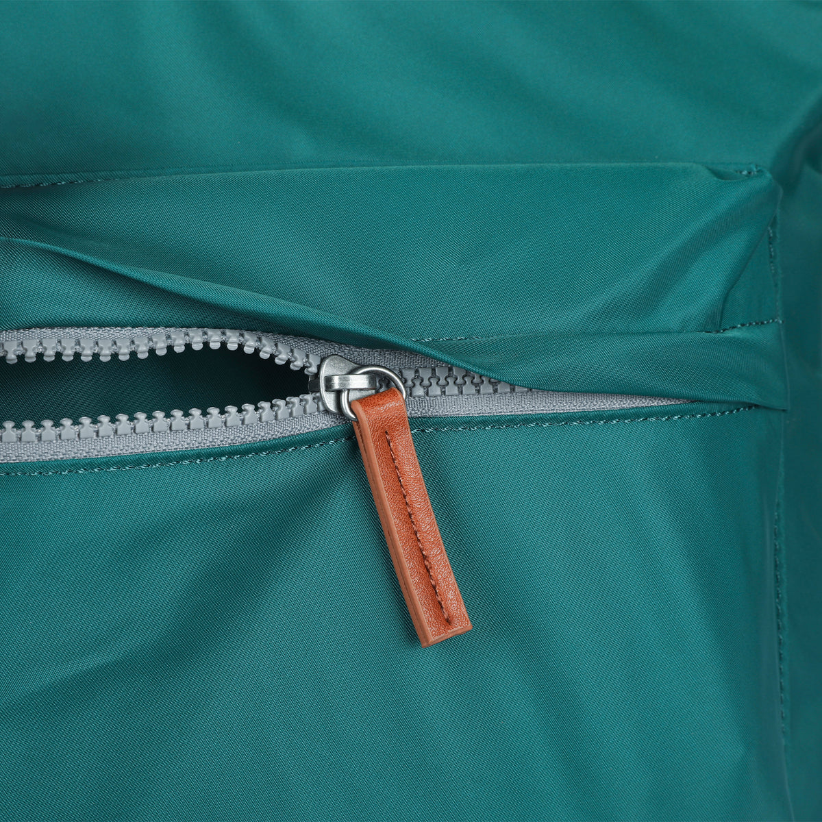 Kennington Crossbody Bag in Teal
