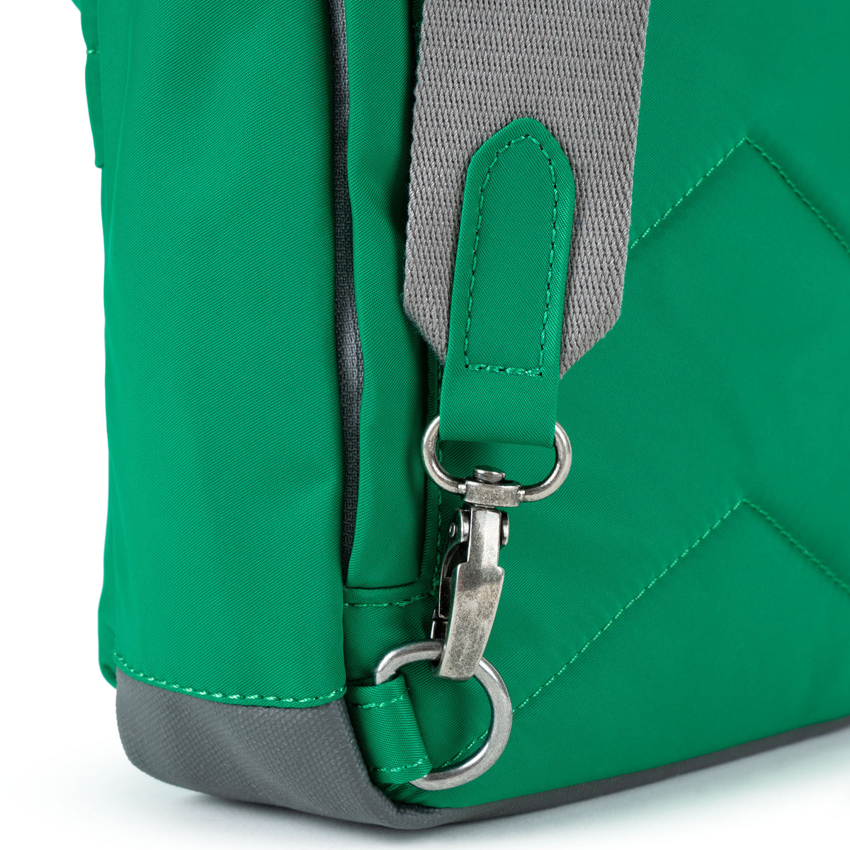 Willesden XL Sling Bag in Emerald