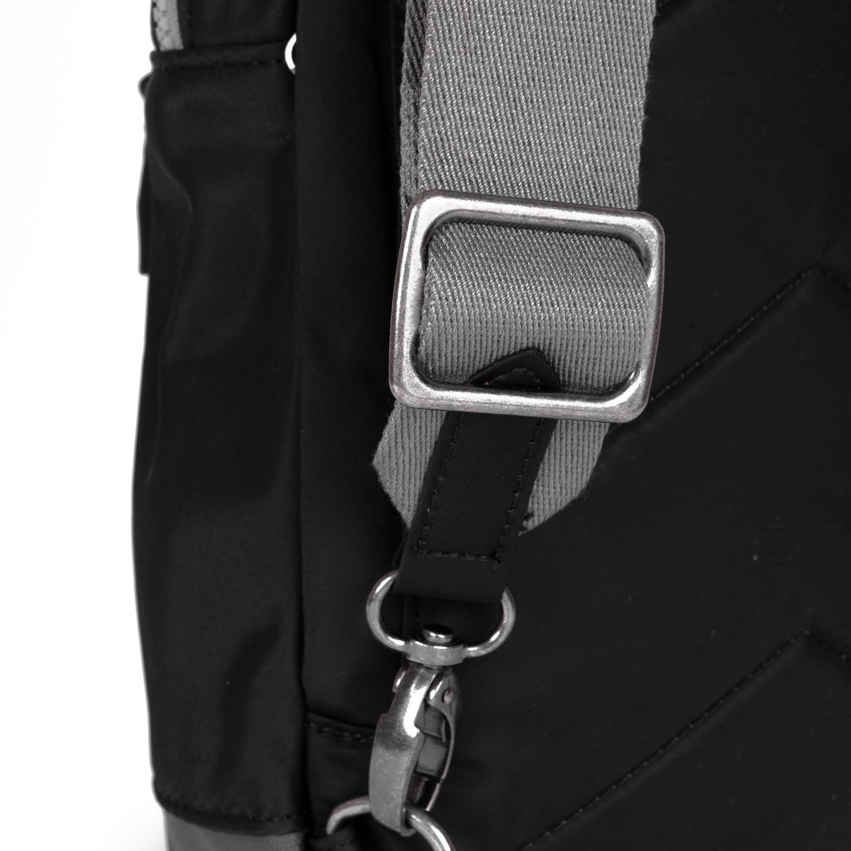 Willesden Sling Bag in Black